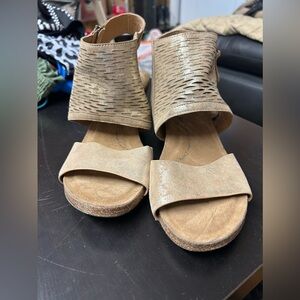 Söfft Gold Sparkly Sandals w/ Heel